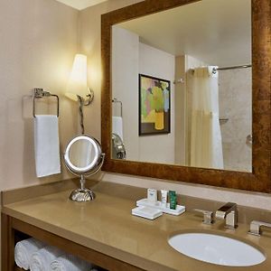 One-Bedroom Governor Suite